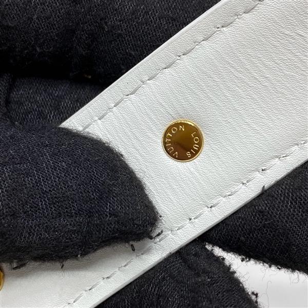 2026124175522158 140